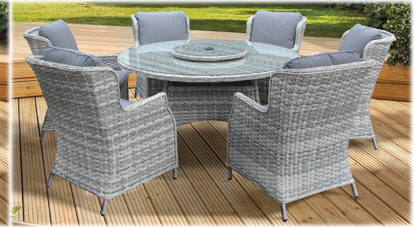 Round rattan dining set detail